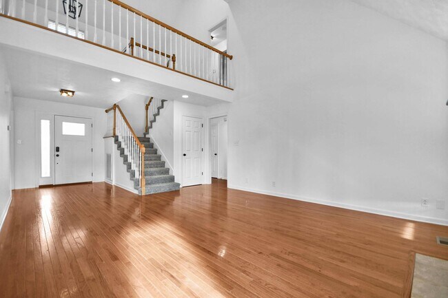 Building Photo - Pet Friendly Three Bedroom with Bonus!