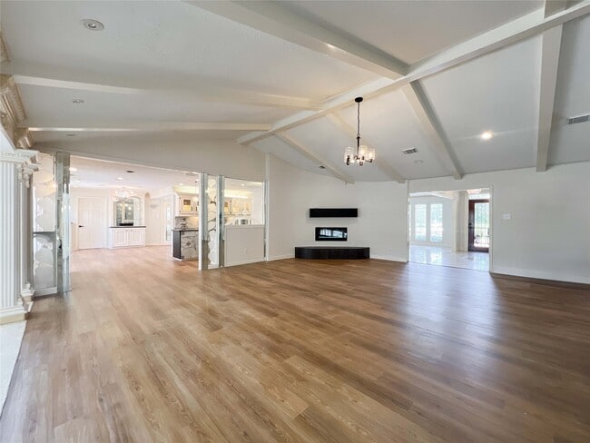 Building Photo - 8107 S Braeswood Blvd