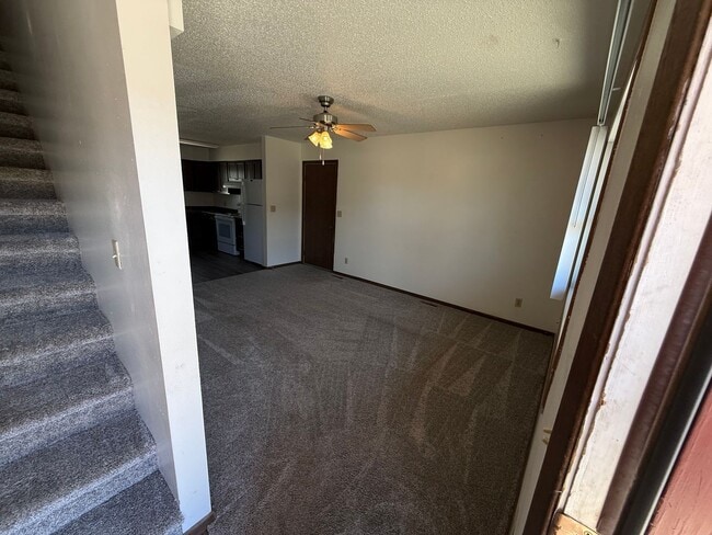 Building Photo - Newly Updated !!! 2 bedroom, 1.5 bath Town home w/ attached garage