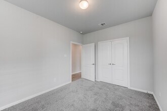 Building Photo - 1229 Red Hills Dr