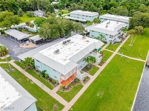 Building Photo - 3225 E Riverside Dr