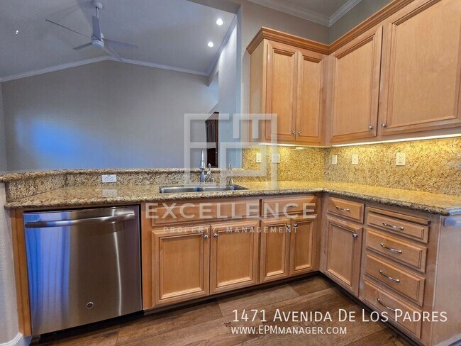 Foto del edificio - 1471 Avenida De Los Padres