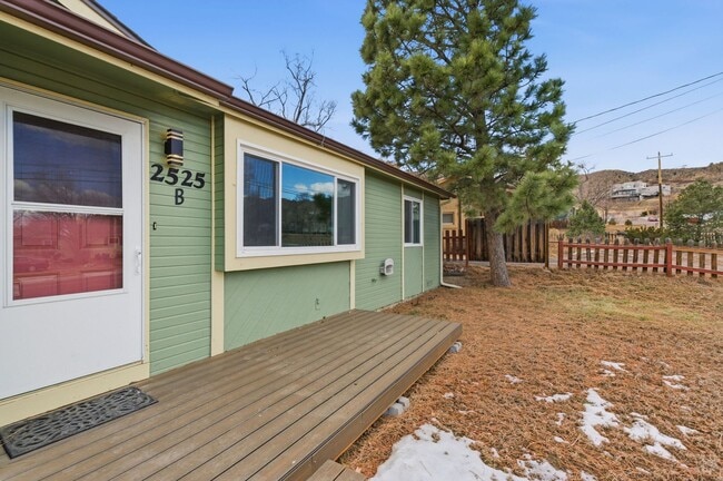 Building Photo - 2525 Broadway St