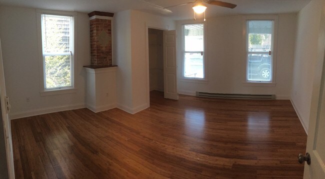 Building Photo - 709 Travers St