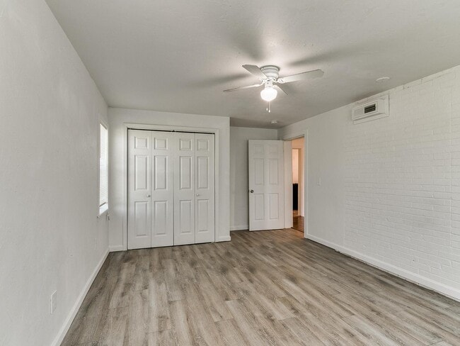 Foto del edificio - 1501 NE Grand Blvd