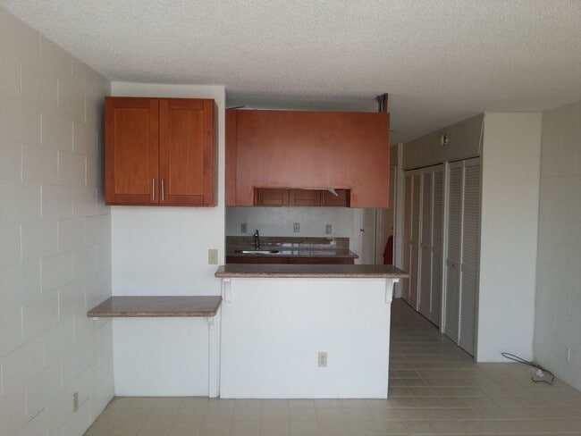 Building Photo - CITRON VILLA - 1 BDRM 1 Bath 1 Parking
