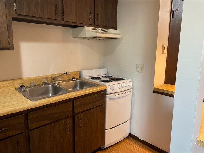 Foto del edificio - 528 Tallmadge Rd
