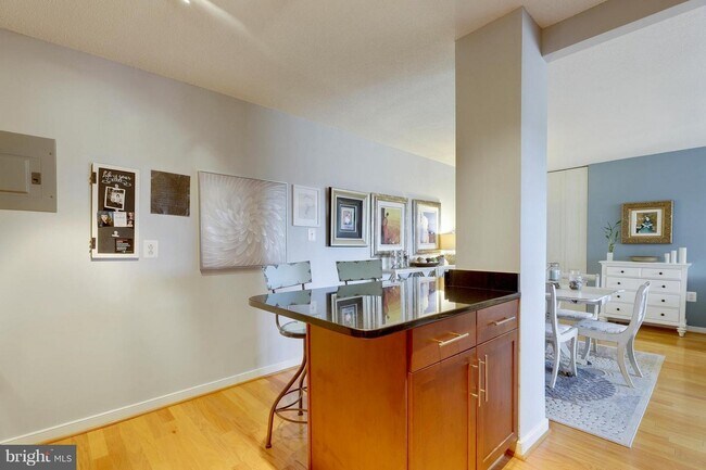 Foto del edificio - 7333 New Hampshire Ave