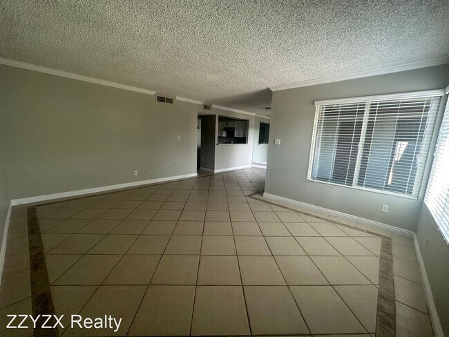 Building Photo - 2 br, 1.5 bath House - 1395 Hialeah Drive #D