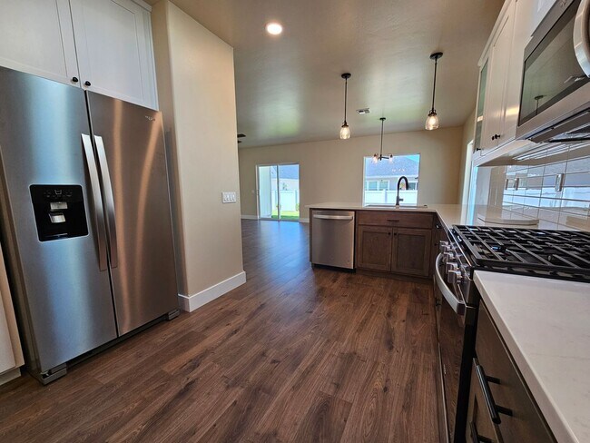 Foto del edificio - New Construction in Blackberry Glen Develo...