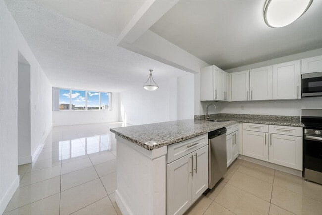 Building Photo - 9001 SW 77th Ave