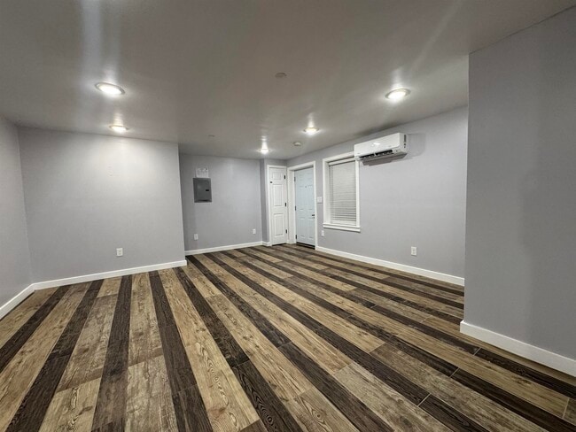 Building Photo - 102 Old Bergen Rd