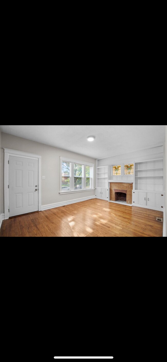 Living room - 4627 Rosa Ave