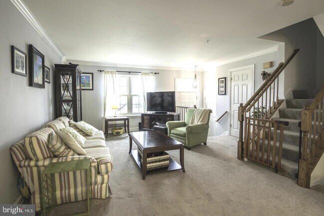 Building Photo - 8209 Hillsboro Ct