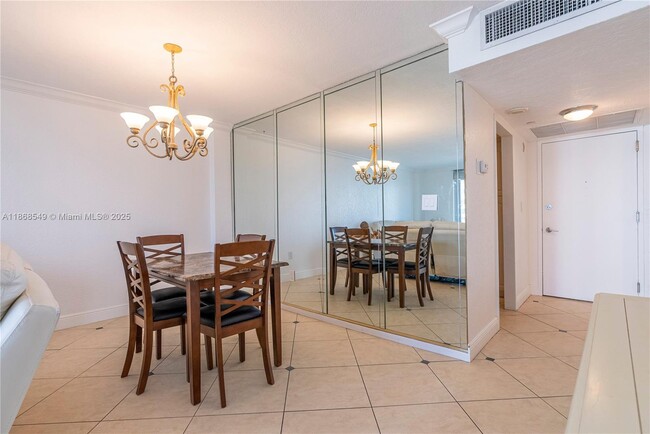 Foto del edificio - 5701 Collins Ave