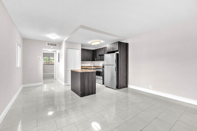 Foto del edificio - 520 NE 45th St
