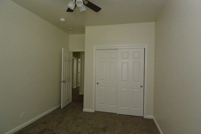 Foto del edificio - Home with pool