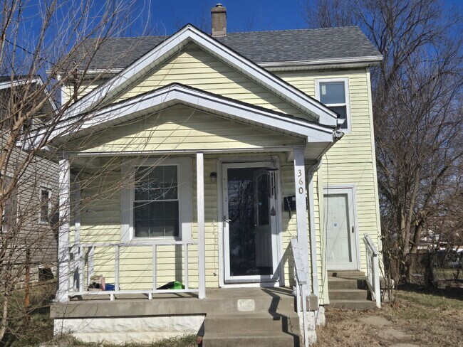 Building Photo - "3-Bedroom Home on Larkwood Ave – Spacious...