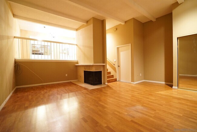 Building Photo - 3994 La Jolla Village Dr