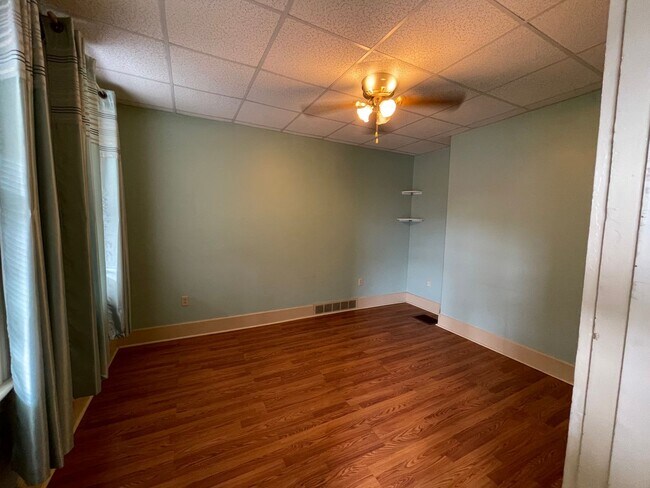 Foto del edificio - Coraopolis - 2 Bedroom Home. Great Locatio...
