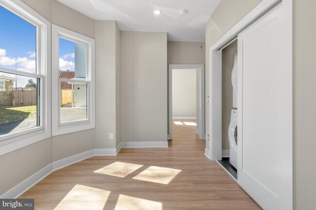 Foto del edificio - 6712 Ridge Ave