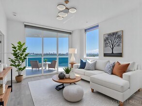 Building Photo - 725 NE 22nd St Building Photo - 725 NE 22nd St