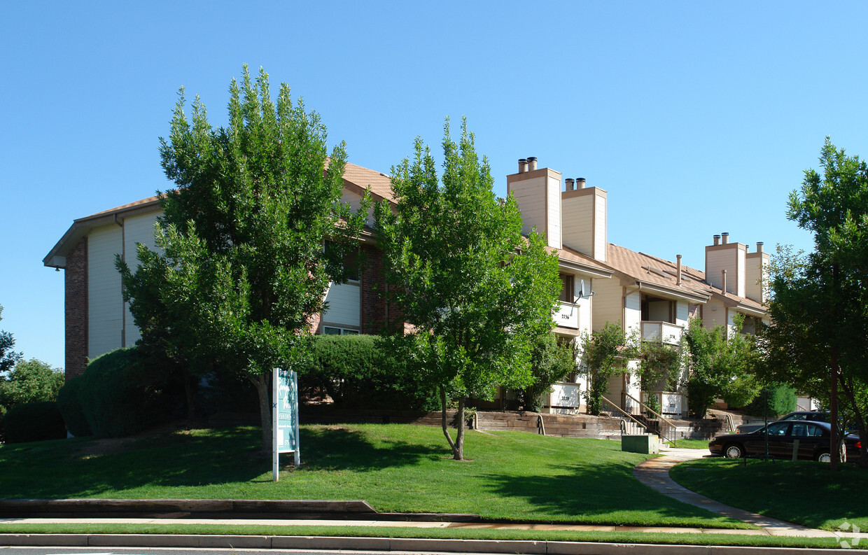 Primary Photo - Rampart View Apartments