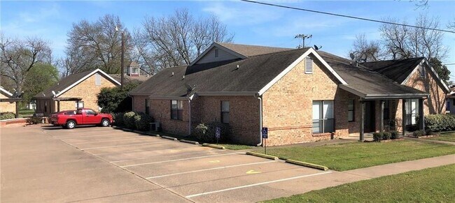 Building Photo - 500 N Jackson St