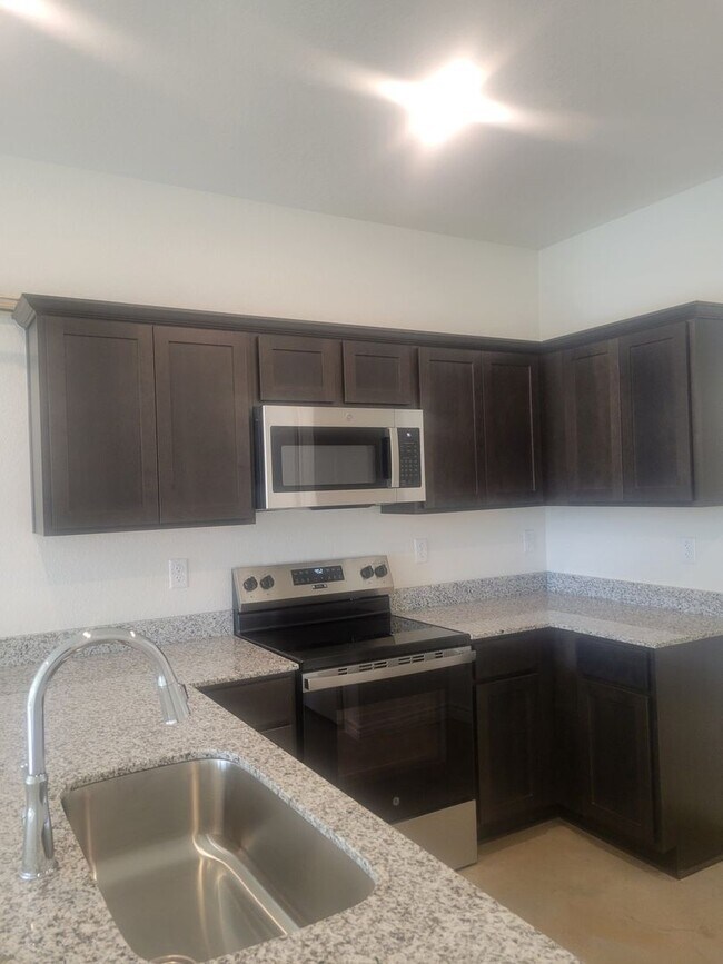 Building Photo - 3 Bedroom Duplex in Copperas Cove
