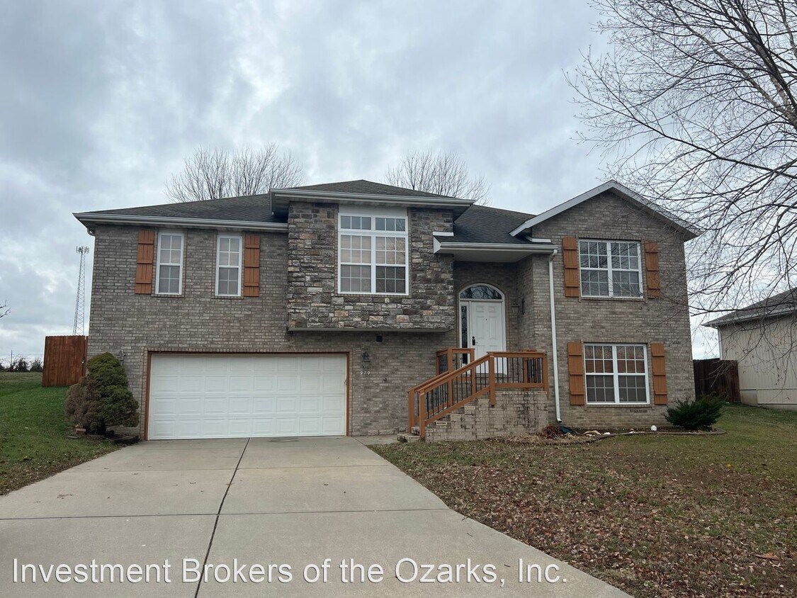 4 br, 3 bath House 979 South Ballard Drive House Rental in Nixa, MO