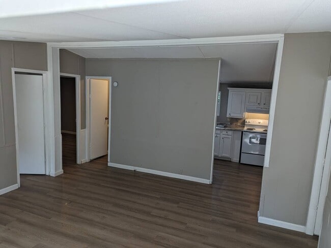 Building Photo - 505 Englewood Dr