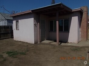 Building Photo - 1421 El Rancho Dr