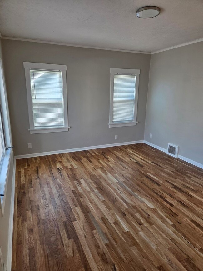 Photo - Aksarben 3 bed 2 bath 1 car garage newly remodeled, witb a fenced in backyard! House