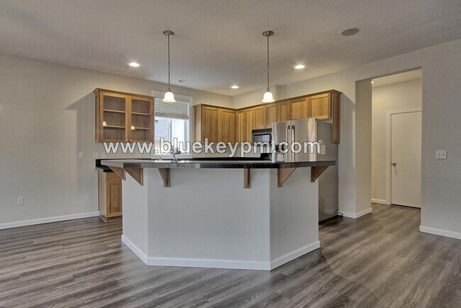 Foto del edificio - 4 Bed, 2.5 Baths Home with Primary Suite on Main Floor in Ridgefield