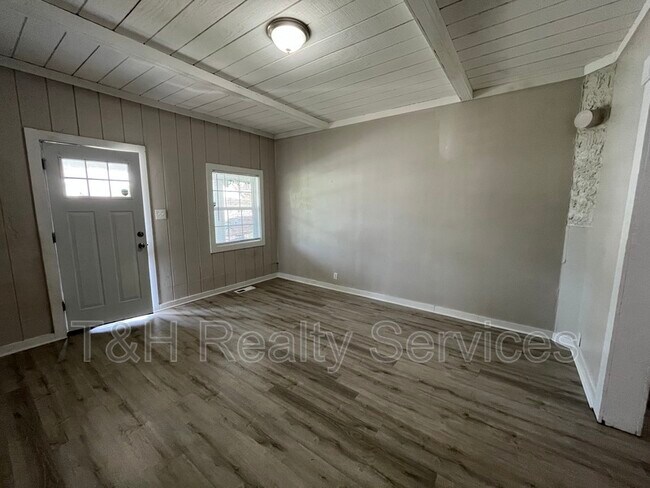 Foto del edificio - 25 S Harris Ave