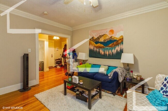 Building Photo - Get a $500 rebate upon closing!  Renovated...