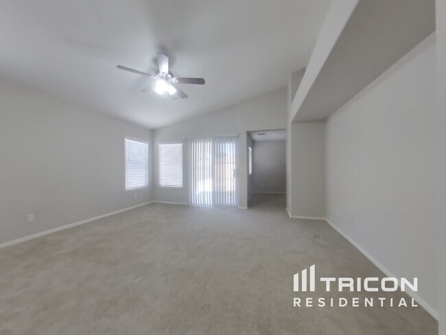 Foto del edificio - 15314 N 161st Dr