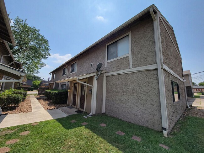 Foto del edificio - College Station - 2 bedroom / 1.5 bath Fou...