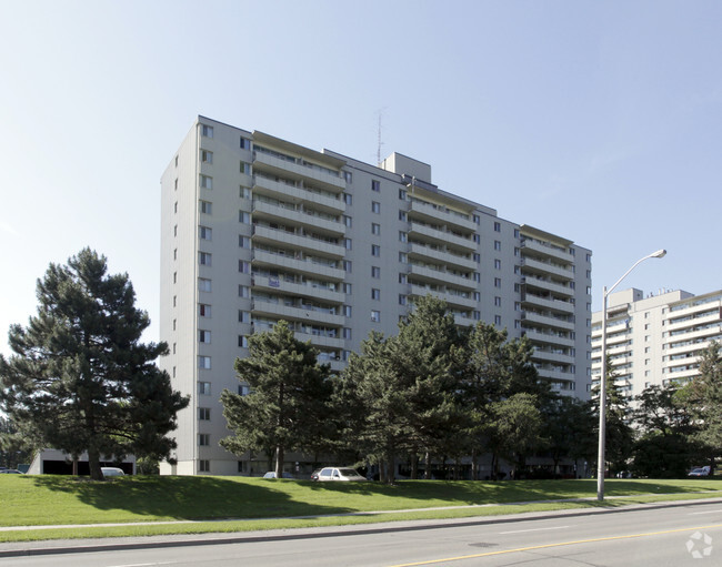 Foto principal - 1840 Bloor St