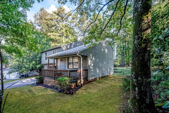 Building Photo - 2301 Loch Lomond Ln