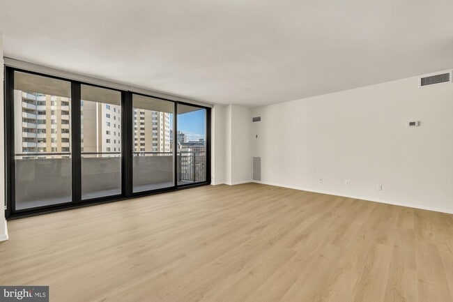 Building Photo - 4620 N Park Ave