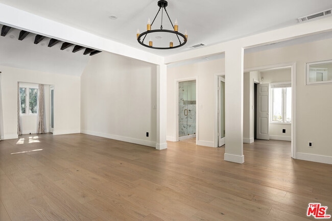 Foto del edificio - 8921 Ashcroft Ave