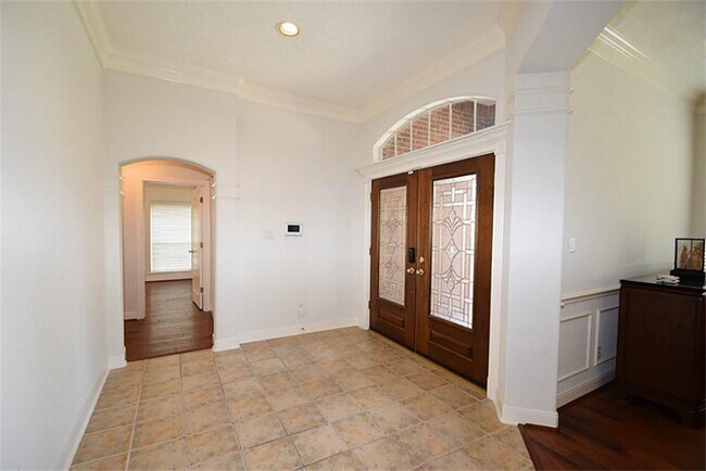 Building Photo - 5710 Santa Fe Springs Dr