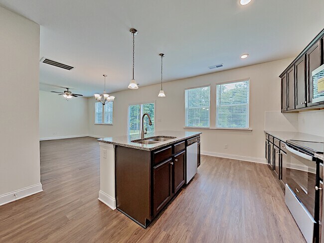 Foto del edificio - 4005 Birchfield Pl