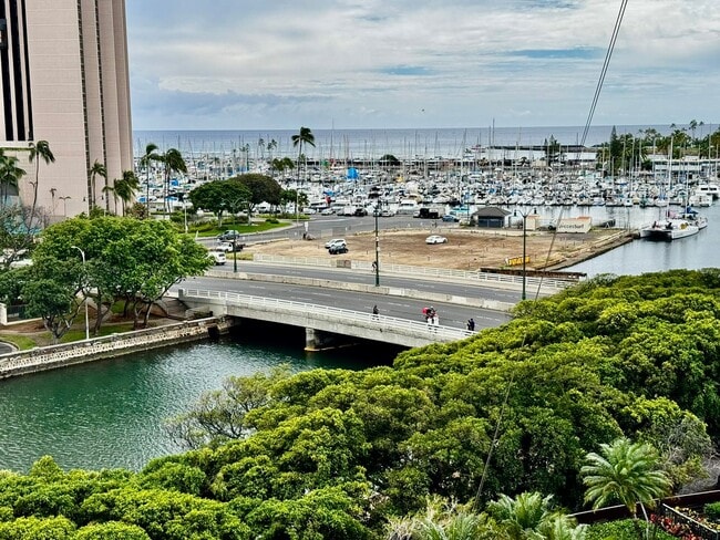Yacht Harbor Towers- Diamond Head towers-9th floor-Marina/ocean views. - Yacht Harbor Towers- Diamond Head towers-9th floor-Marina/ocean views. House