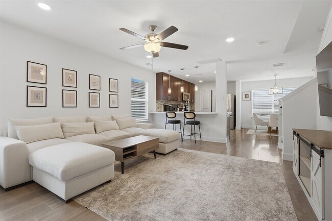 Foto del edificio - 11210 Log Cabin Ln