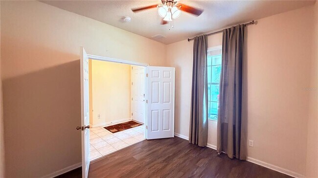 Foto del edificio - 4986 Thames St W