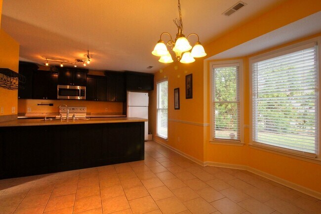 Foto del edificio - Nice 3 bedroom 2 bath town home in SW Durh...