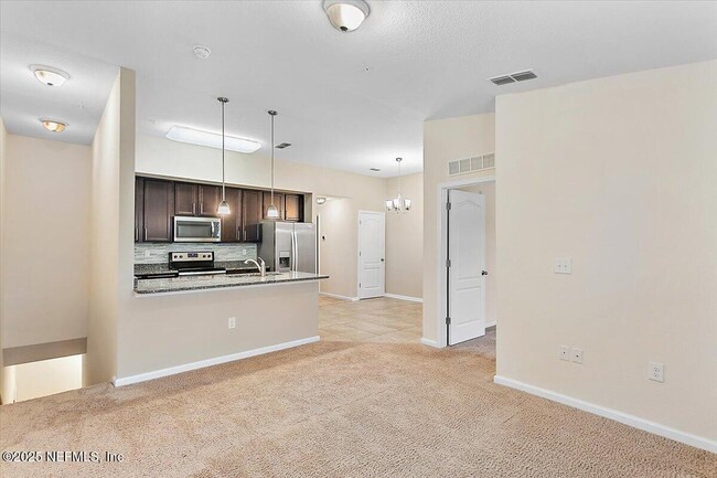 Building Photo - 208 Larkin Pl