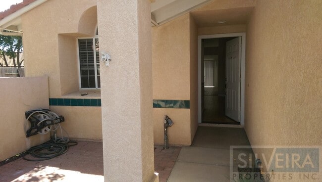 Building Photo - Captivating 3 bed 2 bath home in South San...